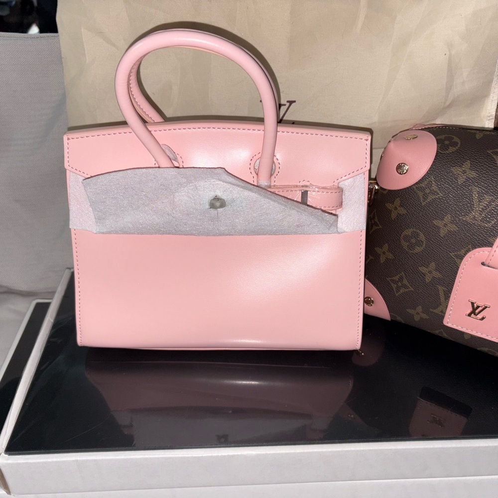 Leather purse .